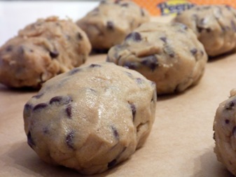 Ooey Gooey Filled Chocolate Chip Cookies with a Crunch