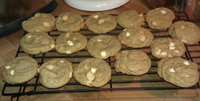 white chocolate macadamia cookies