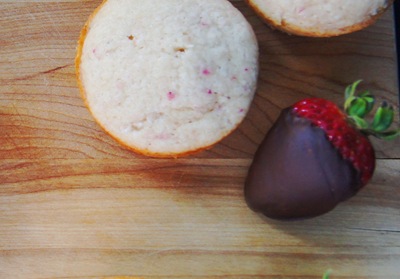 Chocolate Covered Strawberry Cupcakes - fresh strawberry cupcakes with chocolate buttercream!