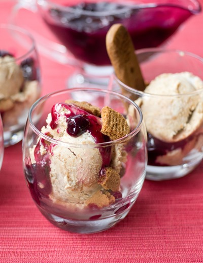 Speculoos Sundaes with Warm Blueberry Sauce