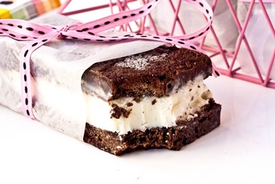 Fudgy Brownie Ice Cream Sandwiches - great dessert for summer entertaining!
