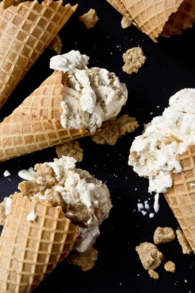 NY Crumb Cake Ice Cream - huge chunks of crumb topping and no ice cream maker needed!