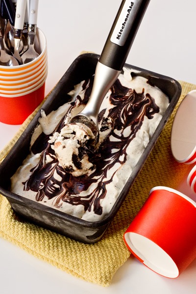 No Churn Oreo Fudge Swirl Ice Cream - vanilla beam ice cream, loaded with oreos and homemade fudge