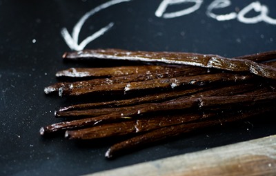How to make homemade vanilla extract, a great holiday gift or personal treat!