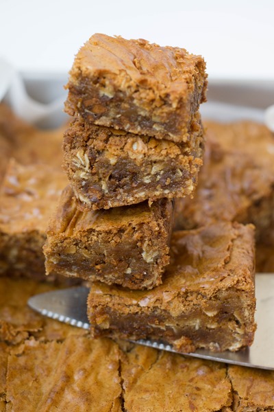 Cinnamon Chip Oatmeal Blondies