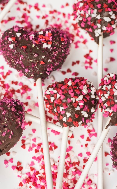 Unbelievable brownie pops for Valentine's Day! NO cake mix;-)