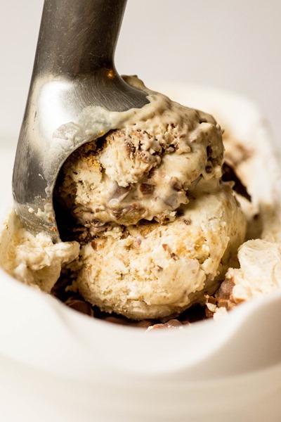 Amazing graham cracker ice cream with milk chocolate chunks!