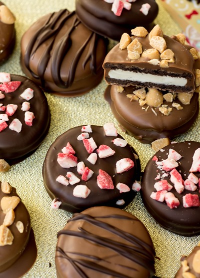Perfect homeade gift- chocolate covered oreos!