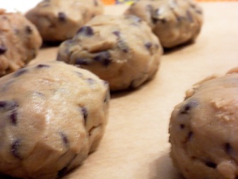 Ooey Gooey Filled Chocolate Chip Cookies with a Crunch
