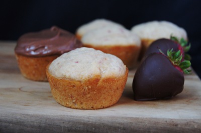 Chocolate Covered Strawberry Cupcakes - fresh strawberry cupcakes with chocolate buttercream!