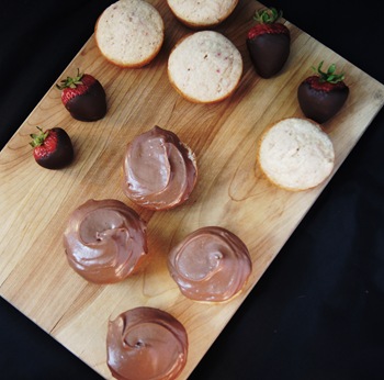 Chocolate Covered Strawberry Cupcakes - fresh strawberry cupcakes with chocolate buttercream!