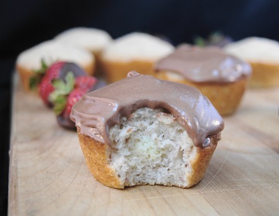 Chocolate Covered Strawberry Cupcakes - fresh strawberry cupcakes with chocolate buttercream!