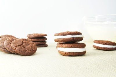 Gingersnap Cookie Sandwiches with Lemon Cream Cheese Icing