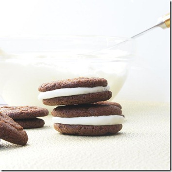 Gingersnap Cookie Sandwiches with Lemon Cream Cheese Icing 8_1c-1