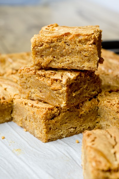 Pumpkin Blondies with Caramelized White Chocolate Swirl - the best blondies for fall!