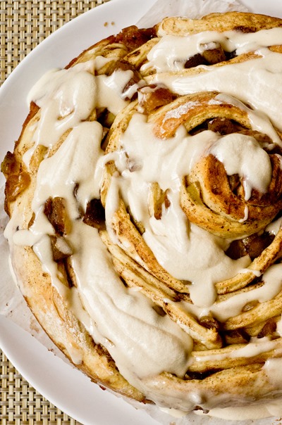 Giant Caramel Apple Cinnamon Bun with Cream Cheese Glaze and what to make for a fewstive holiday brunch!