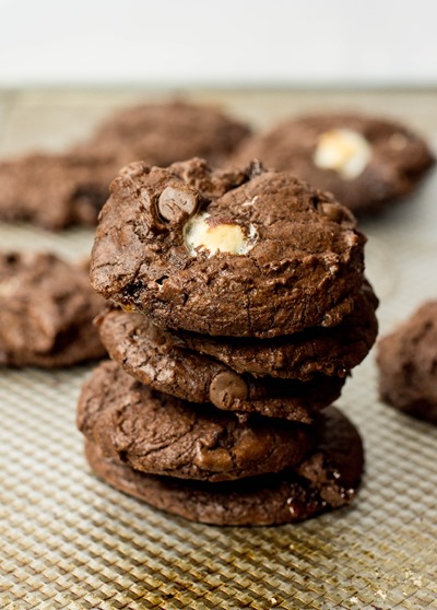 These Hot Cocoa Cookies might be the best cookies ever #ad