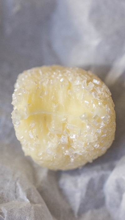 These are the best lemon truffles! So creamy and amazing.